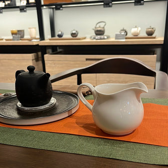 Porcelain tea picher茶海